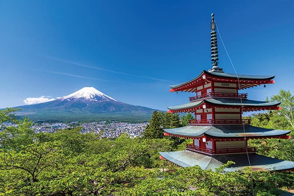 新倉山浅間神社・忠霊塔